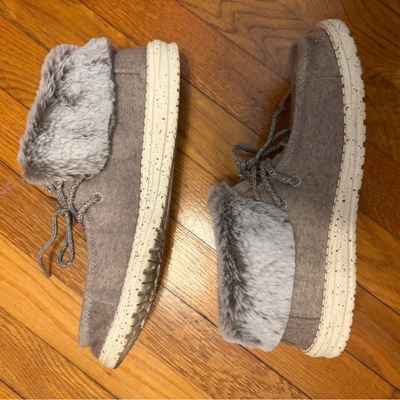 Cozy Faux-Fur Lined Women's Slip-On Casual Shoe - Picture 3 of 3